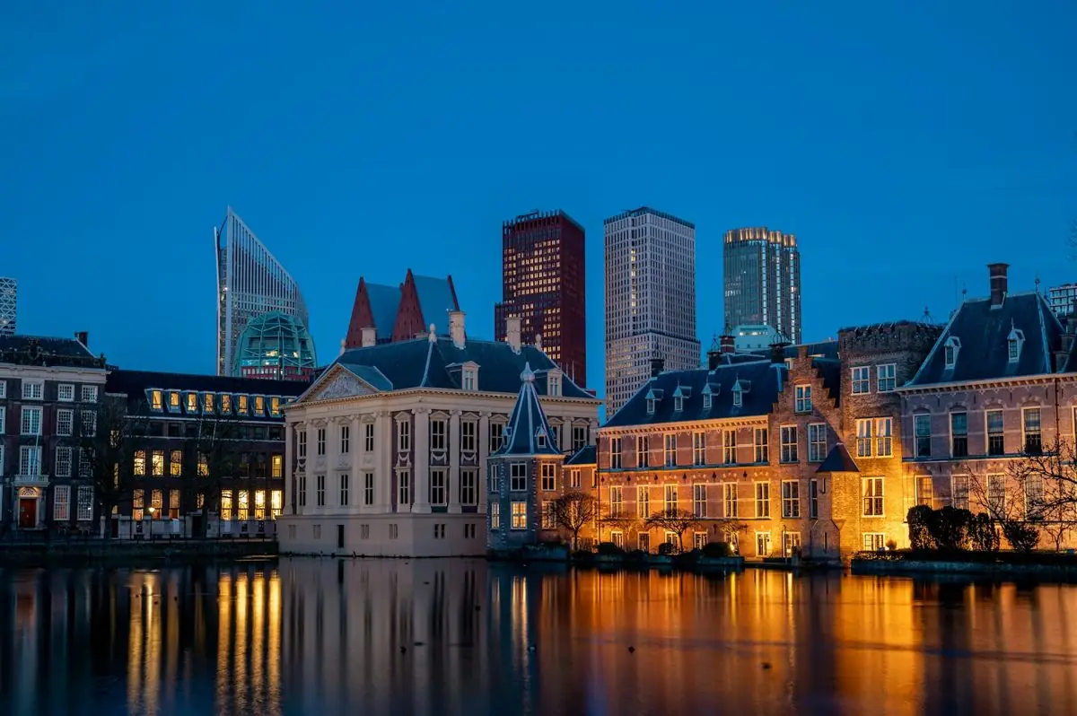 The Mauritshuis and The Hague skyline by night